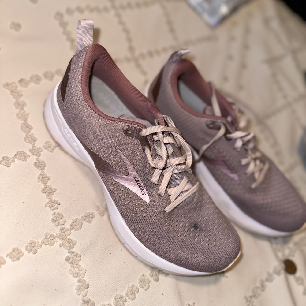 Brooks Women Sneakers